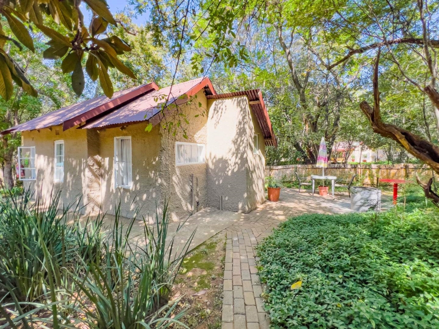 15 Bedroom Property for Sale in Hekpoort North West